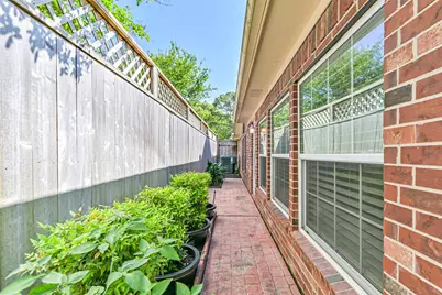 314 Parkwood Village Drive, Friendswood, TX 77546 - Photo 36
