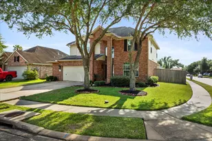 2102 Crestwind Ct, Pearland, TX 77584 - Photo 2