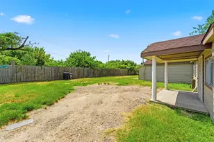 1420 Duff Ln, Houston, TX 77022 - Photo 6