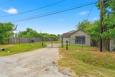 1420 Duff Lane, Houston, TX 77022 - Photo 2