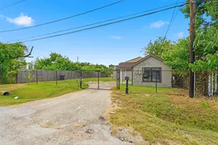 1420 Duff Ln, Houston, TX 77022 - Photo 2