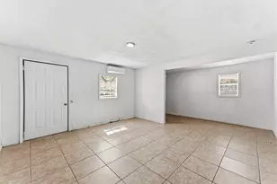 1420 Duff Ln, Houston, TX 77022 - Photo 24