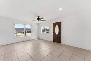 1420 Duff Ln, Houston, TX 77022 - Photo 10