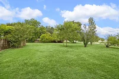945 N Lake Avenue, Eagle Lake, TX 77434 - Photo 12