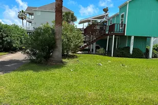 13723 San Domingo Dr, Galveston, TX 77554 - Photo 8