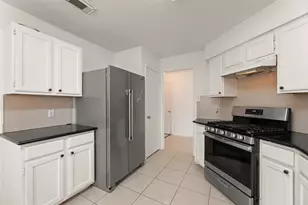 8226 Gold Tee Dr, Houston, TX 77036 - Photo 10
