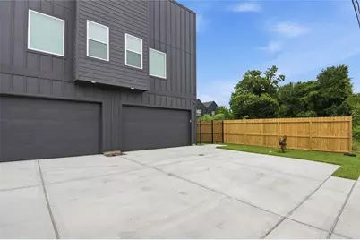727 S Victory Drive #B, Houston, TX 77088 - Photo 2