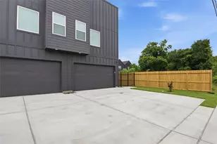 727 S Victory Dr, Houston, TX 77088 - Photo 2