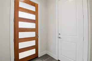 727 S Victory Dr, Houston, TX 77088 - Photo 4