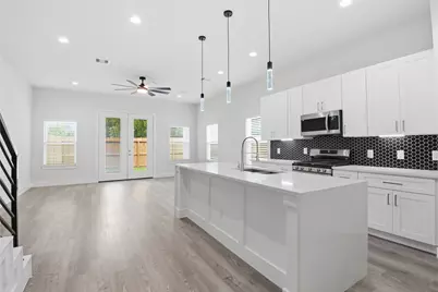 727 S Victory Drive #B, Houston, TX 77088 - Photo 10