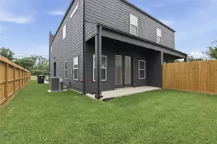 727 S Victory Dr, Houston, TX 77088 - Photo 32