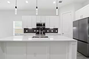 727 S Victory Dr, Houston, TX 77088 - Photo 12