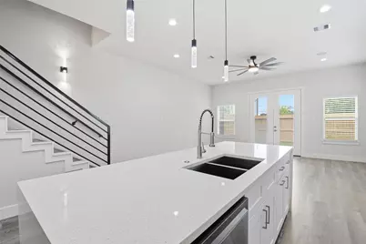 727 S Victory Drive #B, Houston, TX 77088 - Photo 8