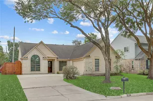 307 E Sutton Square, Stafford, TX 77477 - Photo 2