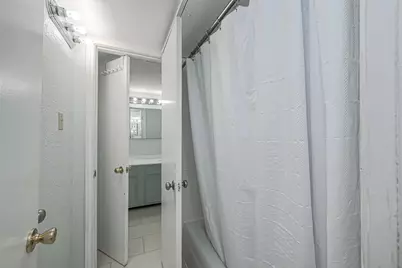 10188 Beekman Place Drive, Houston, TX 77043 - Photo 20