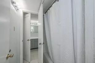 10188 Beekman Pl Dr, Houston, TX 77043 - Photo 20