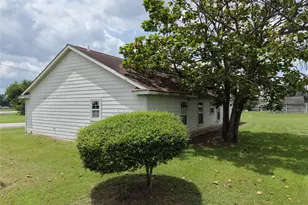 1420 Colorado St, Hempstead, TX 77445 - Photo 4