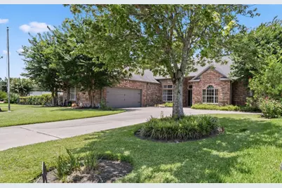 118 Hillsborough Drive W, Montgomery, TX 77356 - Photo 2