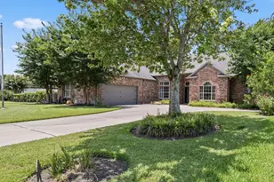 118 Hillsborough Dr W, Montgomery, TX 77356 - Photo 2