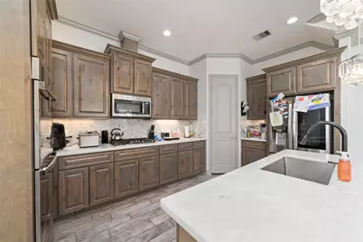 126 Comal Drive, Baytown, TX 77523 - Photo 10