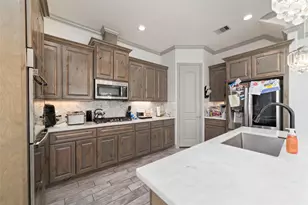 126 Comal Dr, Baytown, TX 77523 - Photo 10