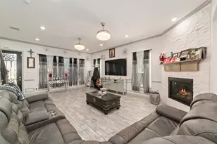 126 Comal Dr, Baytown, TX 77523 - Photo 6