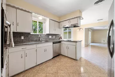 9766 Cedardale Drive, Houston, TX 77055 - Photo 10