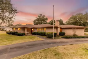 102 Paradise Valley Dr, West Columbia, TX 77486 - Photo 1