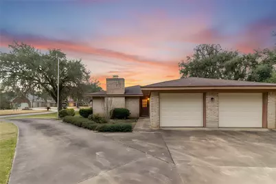 102 Paradise Valley Drive, West Columbia, TX 77486 - Photo 2