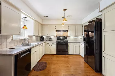 5104 E Bayou Drive, Dickinson, TX 77539 - Photo 8