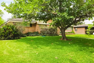 9130 Bassoon Dr, Houston, TX 77025 - Photo 2