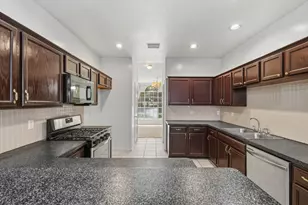1321 El Camino Village Dr, Webster, TX 77058 - Photo 12