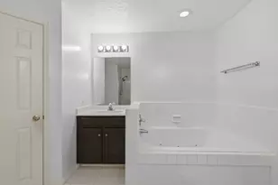 1321 El Camino Village Dr, Webster, TX 77058 - Photo 18