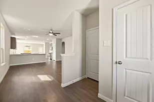 2923 August Mist Ct, Conroe, TX 77304 - Photo 2