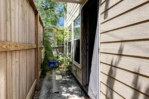 1720 Bailey St, Houston, TX 77019 - Photo 16