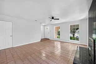 1119 Pinecroft Dr, Sugar Land, TX 77498 - Photo 10