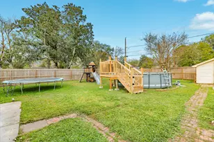 107 Gardenia St, Lake Jackson, TX 77566 - Photo 24