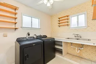 107 Gardenia St, Lake Jackson, TX 77566 - Photo 22