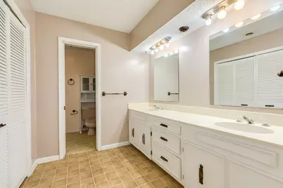 107 Gardenia Street, Lake Jackson, TX 77566 - Photo 6