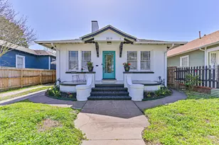 3519 Ave R 1/2, Galveston, TX 77550 - Photo 2