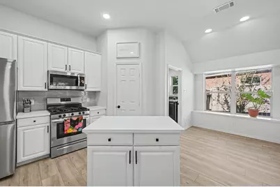 153 S Hollylaurel Circle, The Woodlands, TX 77382 - Photo 12