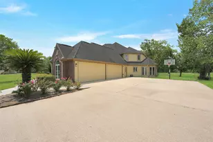 2750 County Rd 48, Rosharon, TX 77583 - Photo 38