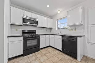 2703 Blue Mist Dr, Sugar Land, TX 77498 - Photo 14
