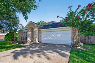 2703 Blue Mist Dr, Sugar Land, TX 77498 - Photo 4