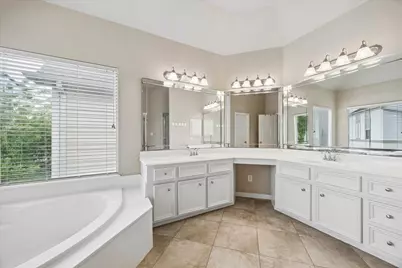 911 Vaulted Oak Street, Houston, TX 77008 - Photo 14