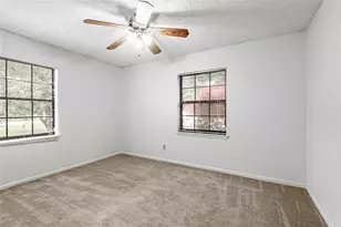 121 Elmwood St, Huntsville, TX 77320 - Photo 32