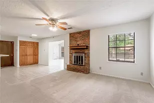 121 Elmwood St, Huntsville, TX 77320 - Photo 16