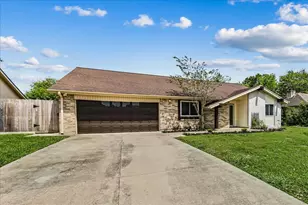 404 Inwood Dr, Friendswood, TX 77546 - Photo 2