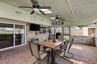404 Inwood Drive, Friendswood, TX 77546 - Photo 32
