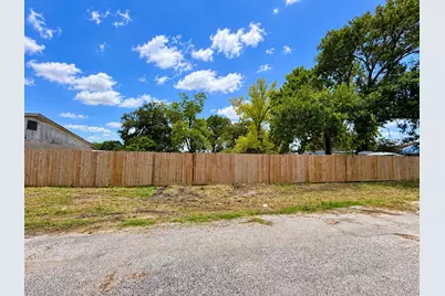 608 Ester Street, Dayton, TX 77535 - Photo 2